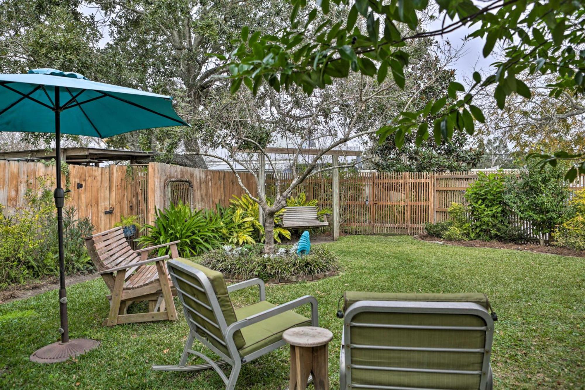 Walk To Beach From Chic Old Town Apartment With Yard Bay St. Louis Bagian luar foto